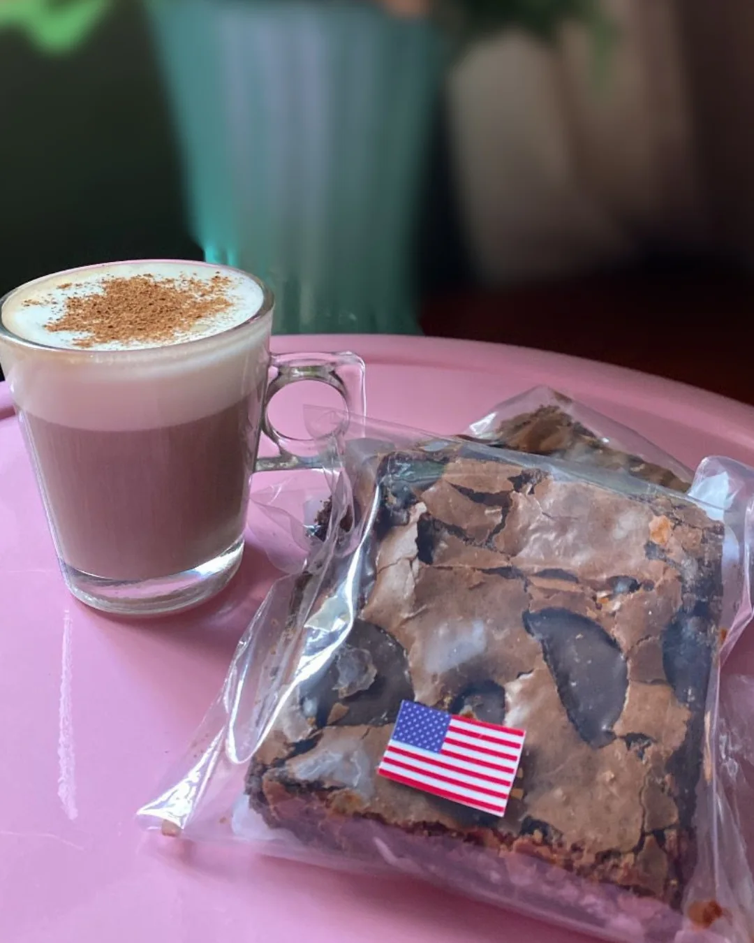 Brownie da OnlySweet com bebida