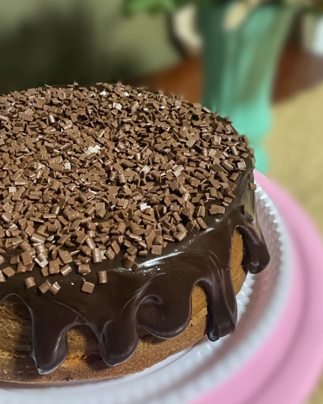 Bolo caseiro com cobertura de chocolate da OnlySweet