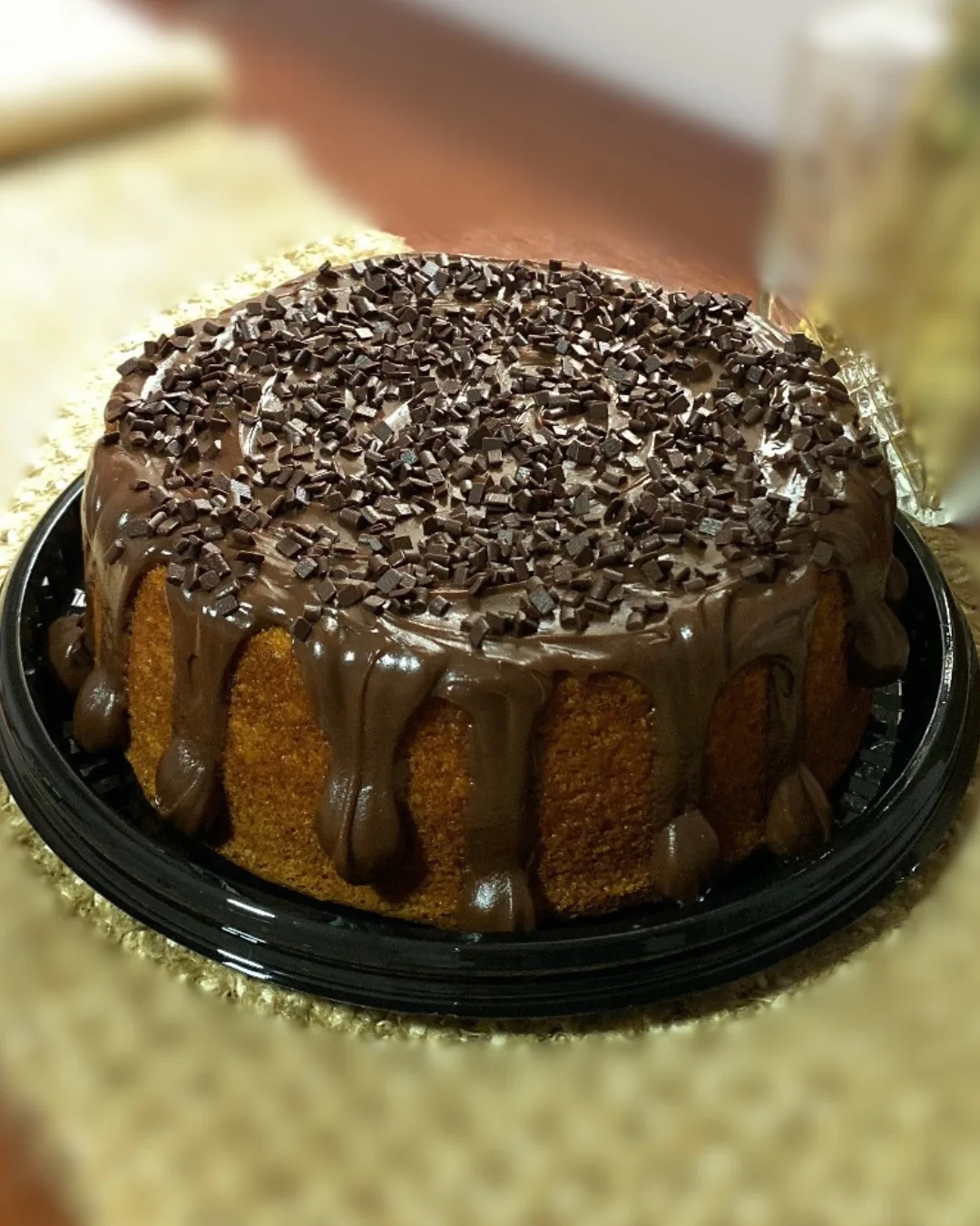 Bolo caseiro da OnlySweet com cobertura intensa de chocolate